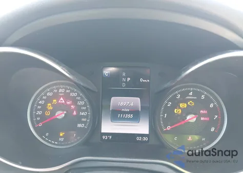 2018 Mercedes-Benz C 300 z USA, uszkodzony, nr VIN 55SWF4JB4JU265425